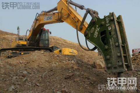 大型国企安装工兵F400破碎锤现场