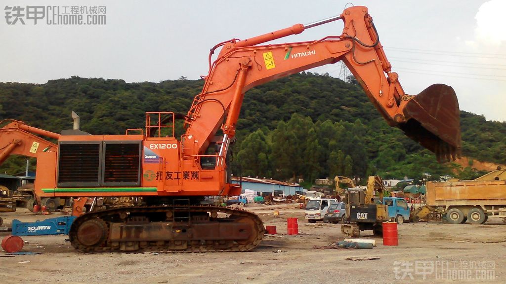 这里都是大家伙Cat375、Cat385、EX1200