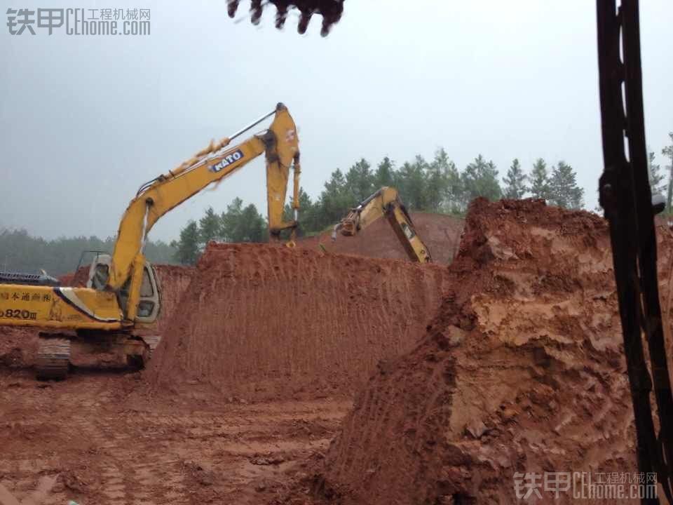 今天下雨跟820-3打架 朋友帮我拍的