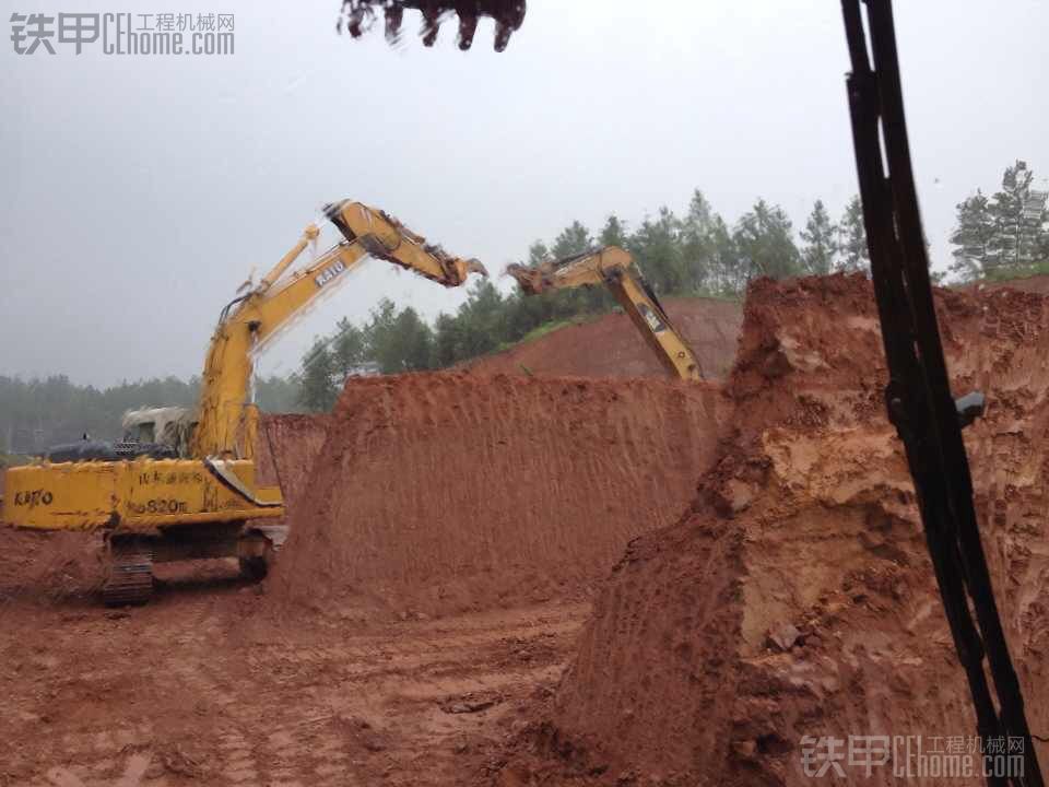 今天下雨跟820-3打架 朋友幫我拍的