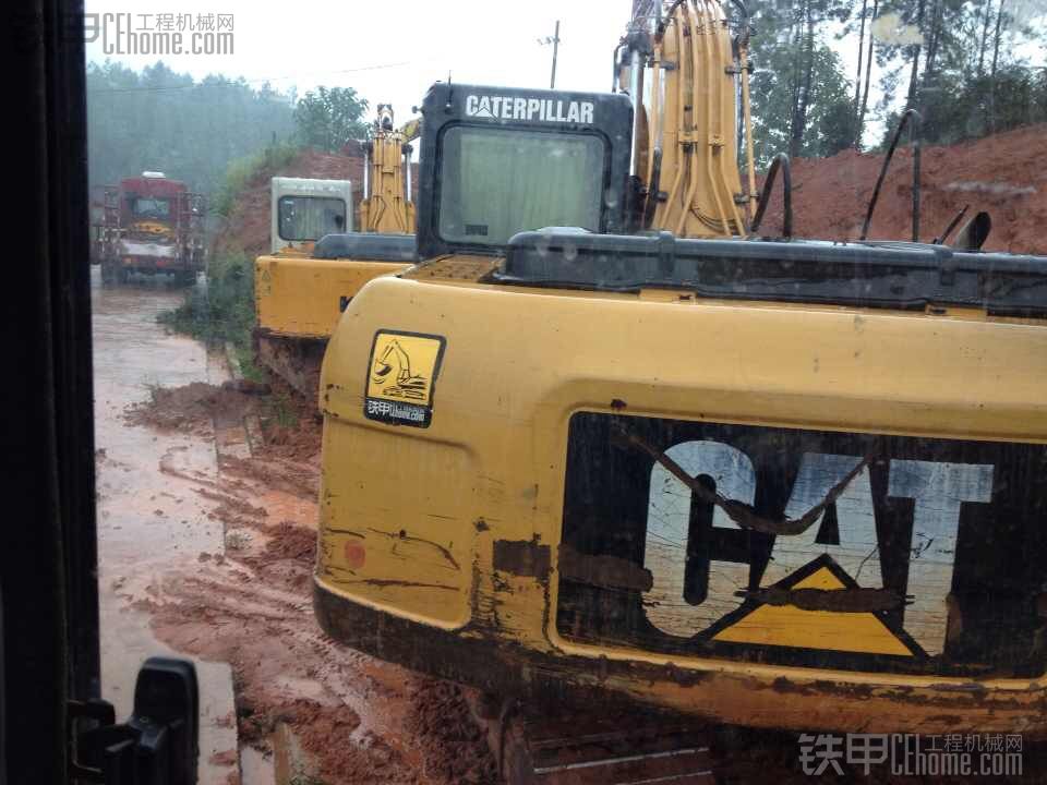 今天下雨跟820-3打架 朋友幫我拍的