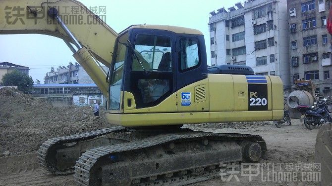 小松 pc220-7 挖掘机 12600小时 36万 出售