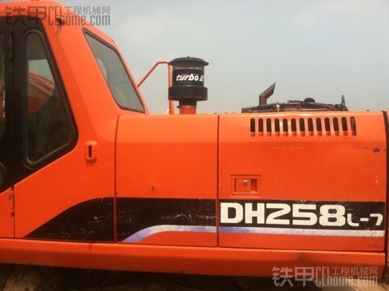 斗山 DH220LC-7 挖掘机 9750小时32万 纯土方车，全车原版，没出过力。