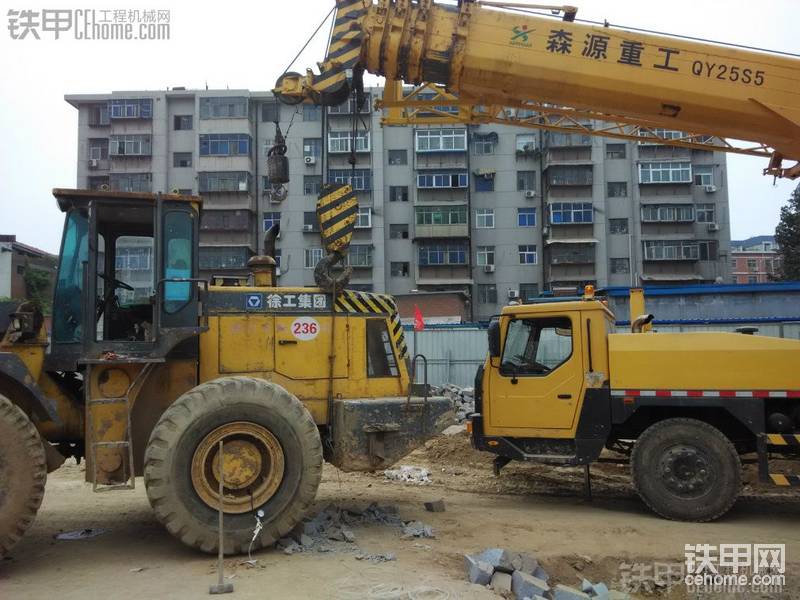 森源25T吊車輕松提起