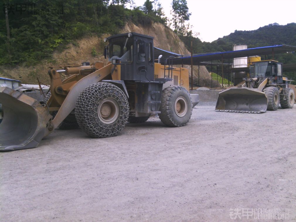 温师傅让你见识隧道专用侧翻装载机