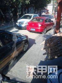 这是在县城干活，美女如云