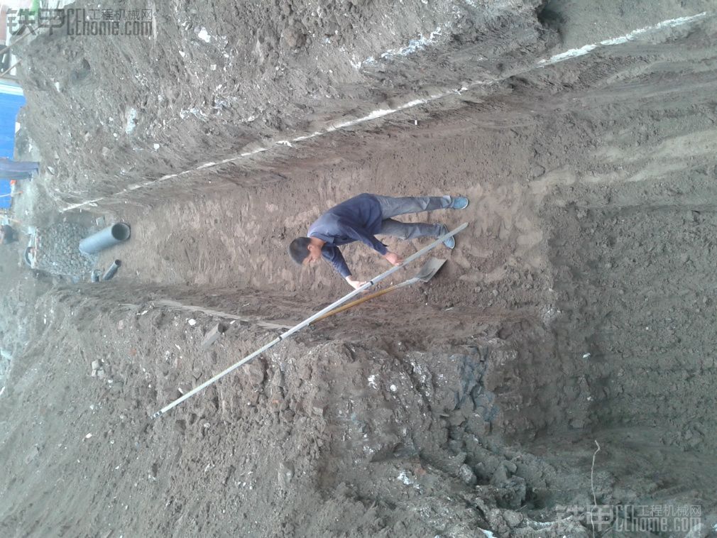 最近挖机干得整平活儿和挖沟活儿