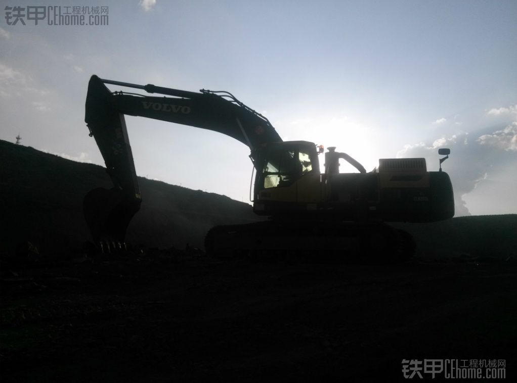 沃爾沃 480D 挖掘機(jī) 美圖轉(zhuǎn)發(fā)