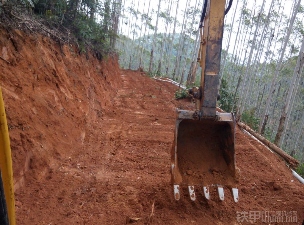 在鐵甲三年也沒發(fā)過什么貼，今天下雨自己的工作照