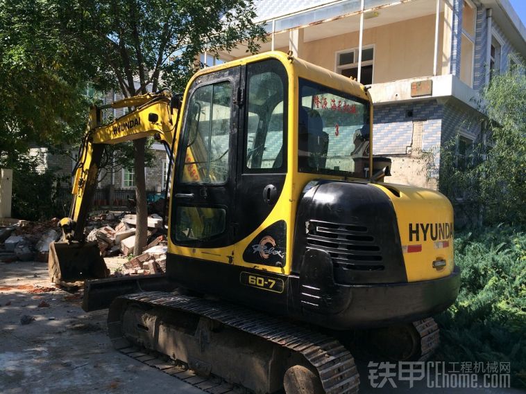 北京密云出售现代60-7小挖机带世进锤