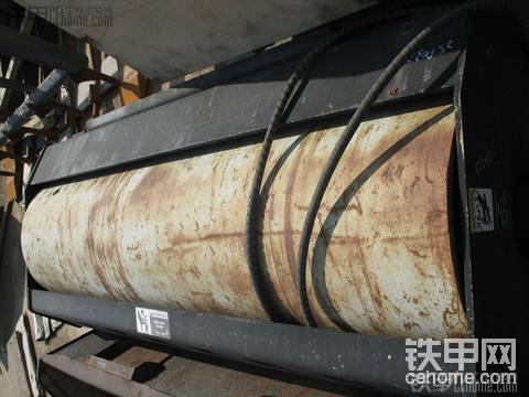 滑移裝載機(jī)屬具.銑刨機(jī).開(kāi)溝機(jī). 土鉆.破碎錘