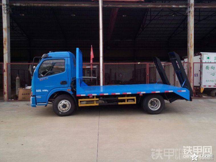 挖機(jī)平板拖車購車熱線：13774123355