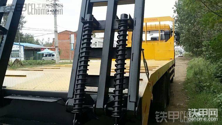 挖機(jī)平板拖車購車熱線：13774123355