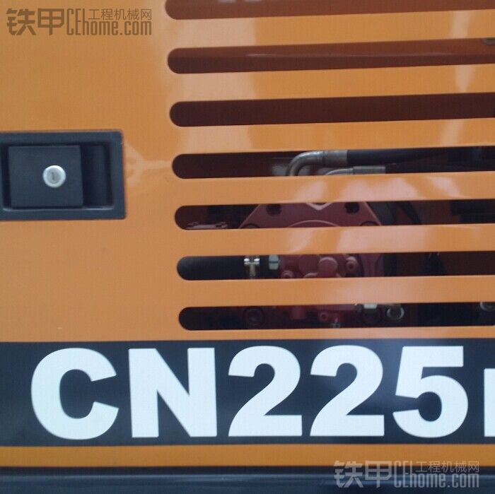 现有一台全新江麓CN225LC挖机待售，有意者电话联系。价格便宜