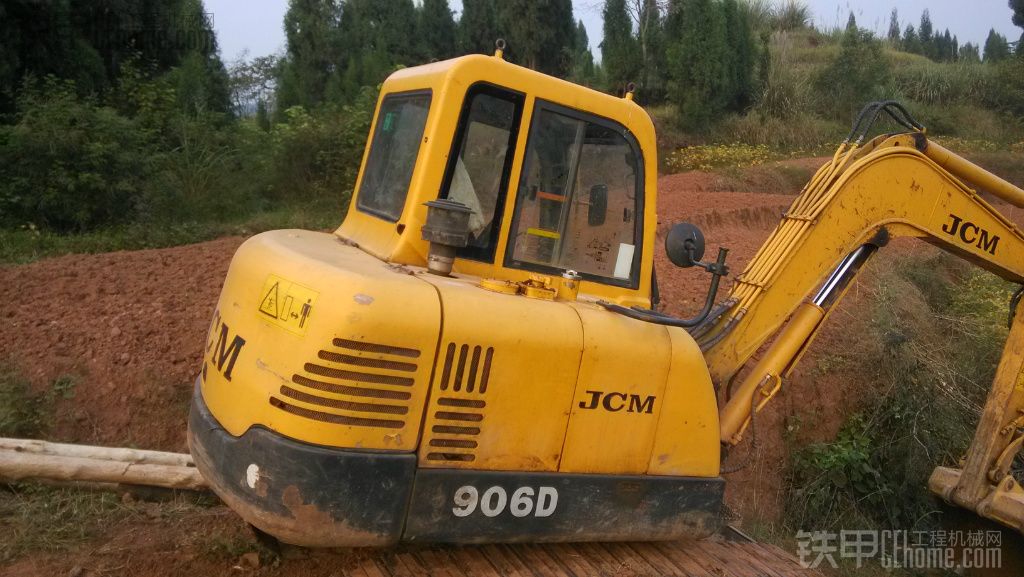 由于有大工地急需處理小挖機(jī)