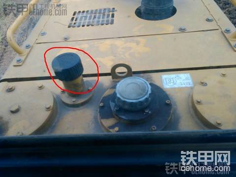 液壓油箱上面這個是干什么用的。。。