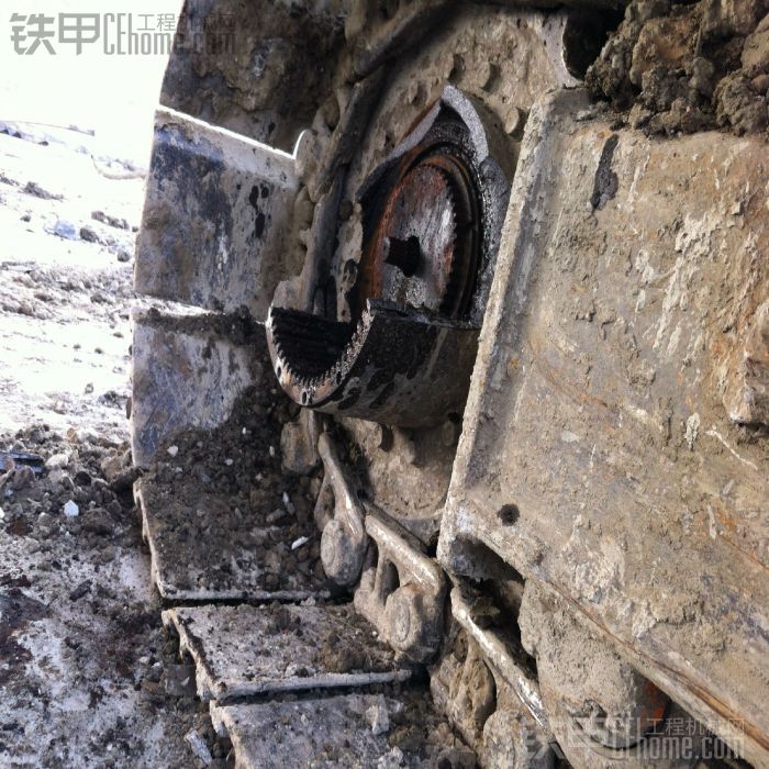 斗山DH150挖机行走齿轮箱打碎了