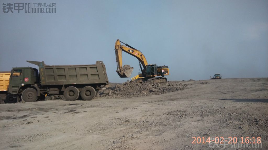 煤矿挖机照片 全是沃尔沃大挖