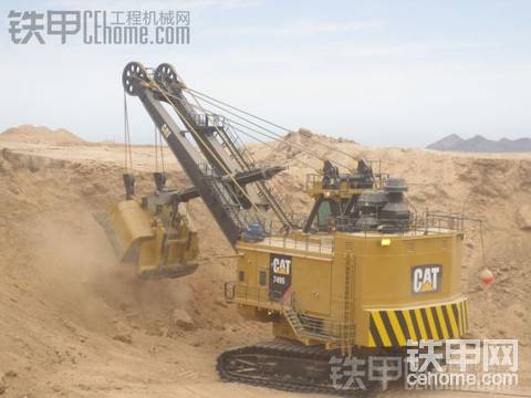卡特7495与小松960E-2k的装载现场