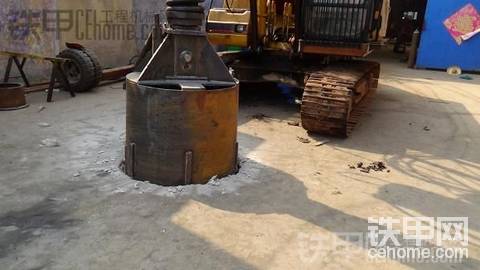 滕州五岳挖掘機(jī)改我現(xiàn)在就能打混凝土了啊