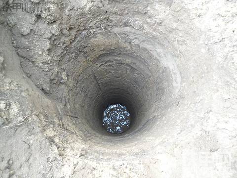 挖掘機(jī)掙錢不夠花，馬上來滕州五岳改旋挖。
