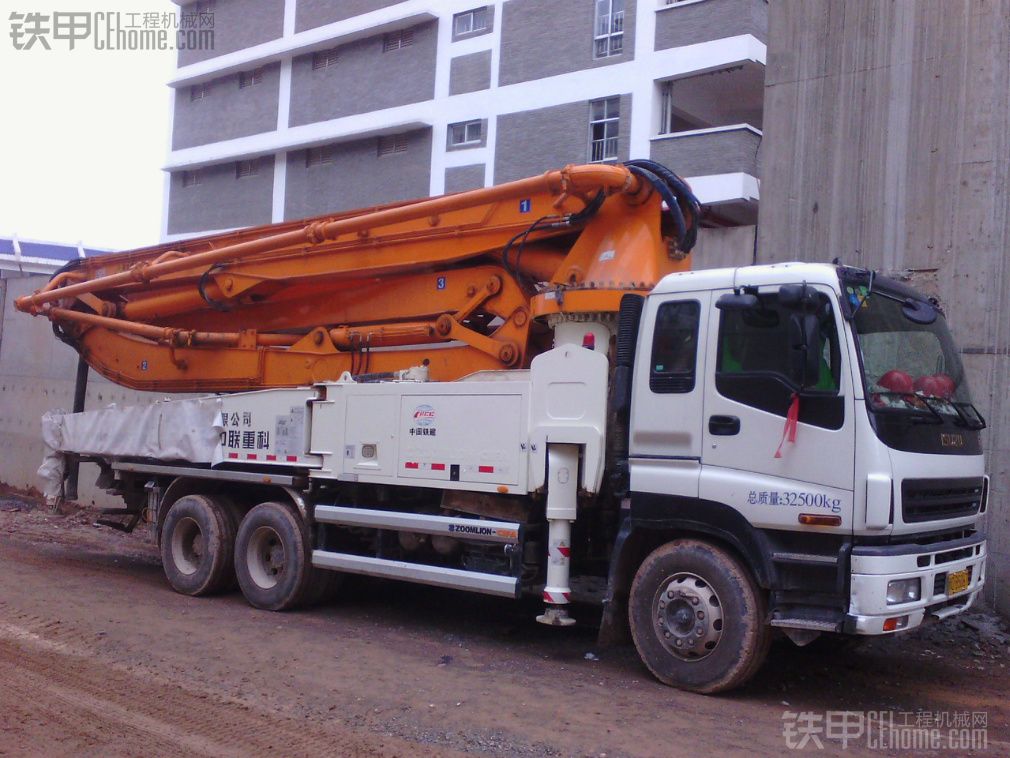 中联47米泵车工地现场施工图片