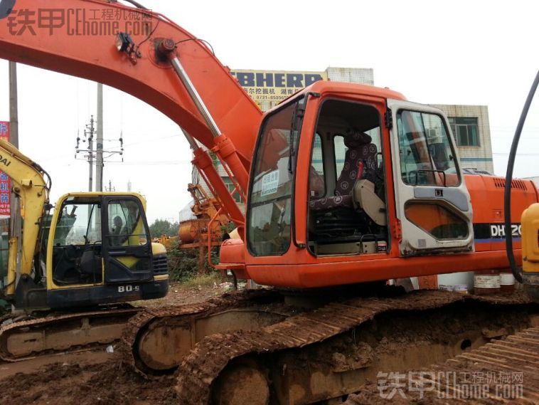 出售10年斗山220-7 機子狀況很好。