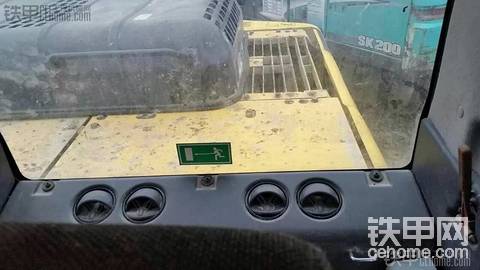 老板转行了  托我出售2台10年小松200-8    手续齐全