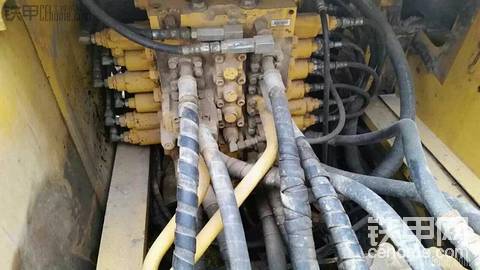 老板转行了  托我出售2台10年小松200-8    手续齐全