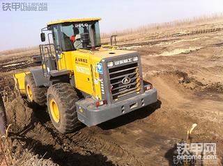 论坛里保养最好的临工953 内附老婆照