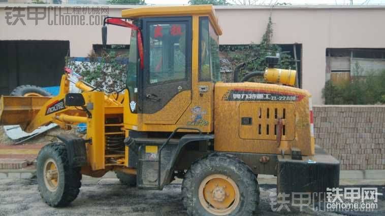 下雨天泥水飛得到處都是廠家就不能把擋泥板設(shè)計(jì)成全包圍的嗎？[/p