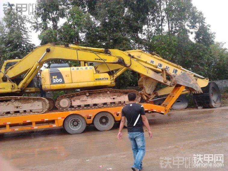 之前的小松開了兩年、虎門完工后拉去清遠(yuǎn)干、我就辭工了
