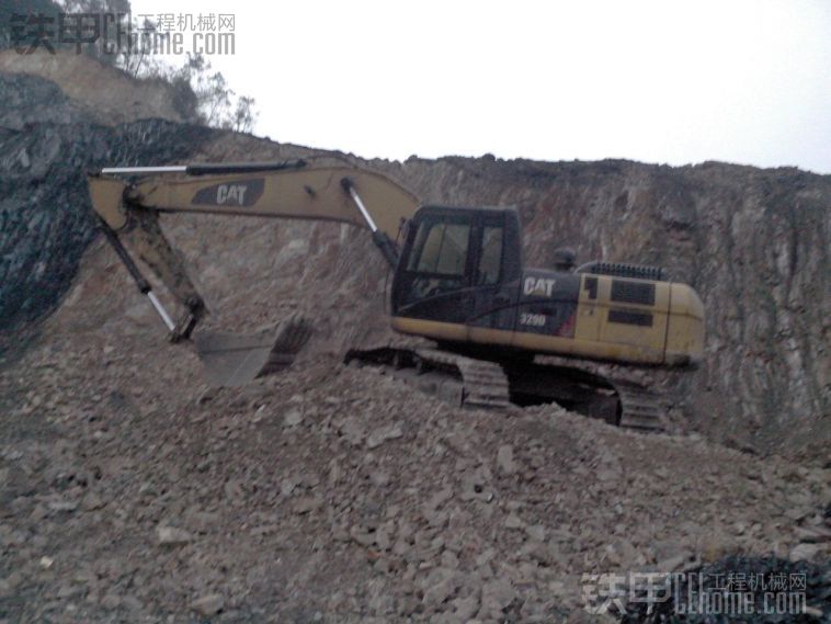 CAT329D