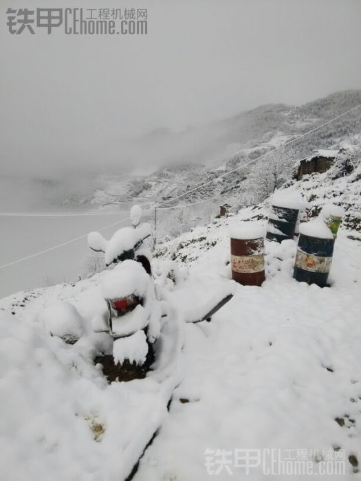 下雪了，兄弟累就你就睡會(huì)，我也要休息