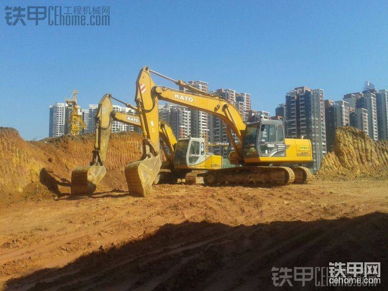 <img class="smiley" src="/img/smiley/default/hug.gif">旁邊那820~2以前也是我開的、半年時間換了五六個師父被摧殘許多了&#