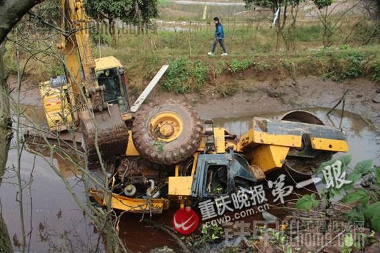 兄弟不幸掉鱼塘被淹死 一路走好