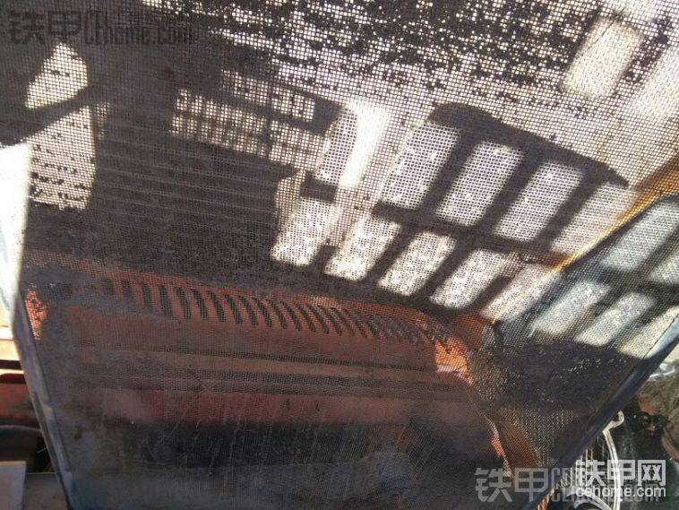 这块是散热器上的吧。