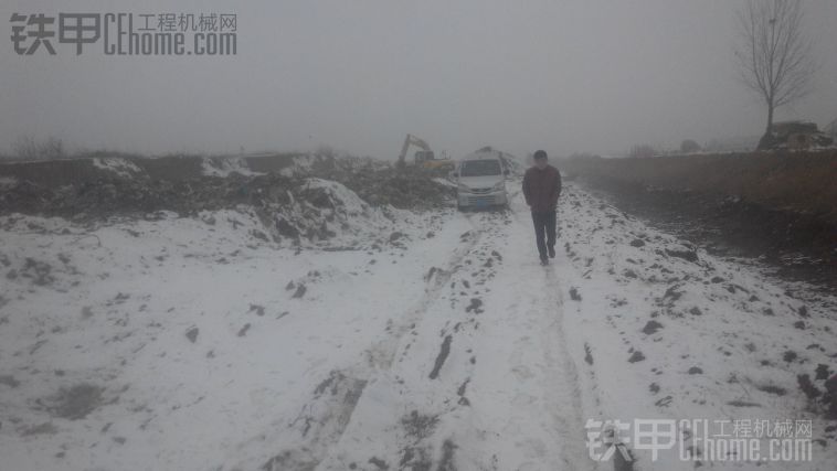 下雪了關心一下她