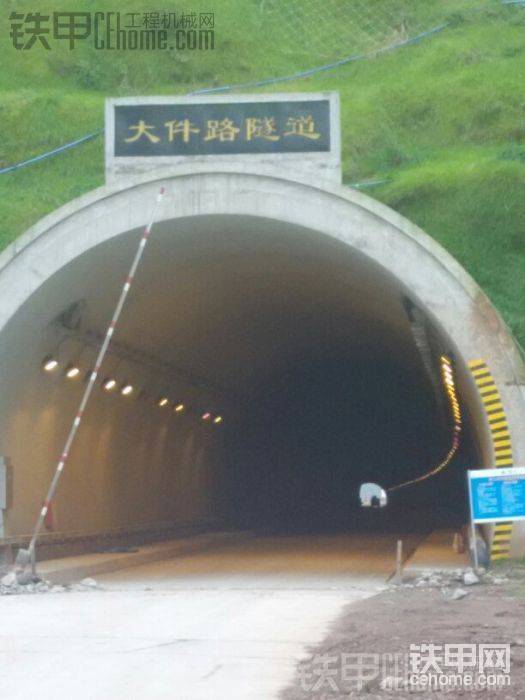 通往长江码头的隧道
