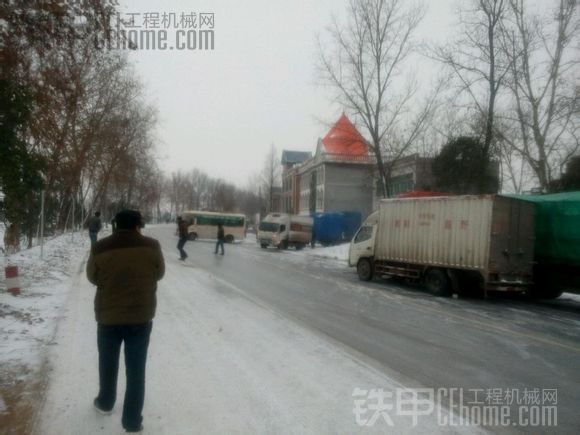 雪天 路滑 注意行车安全