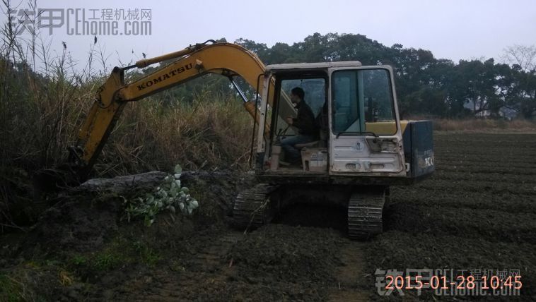 粵北山區(qū) 挖水渠