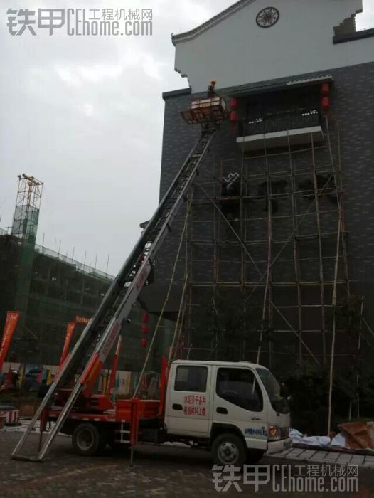 別樣的起重裝備--云梯搬家車