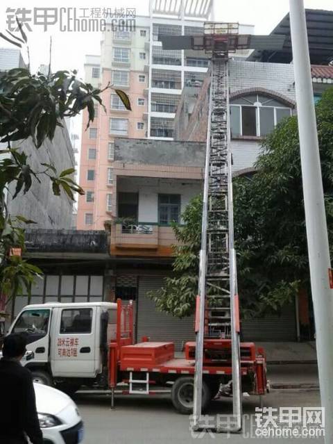 别样的起重装备--云梯搬家车