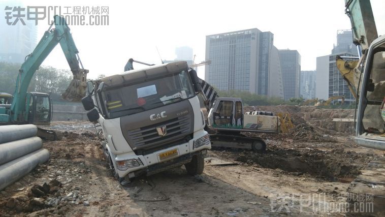 土豪工地土豪行為 一方有難八方支援