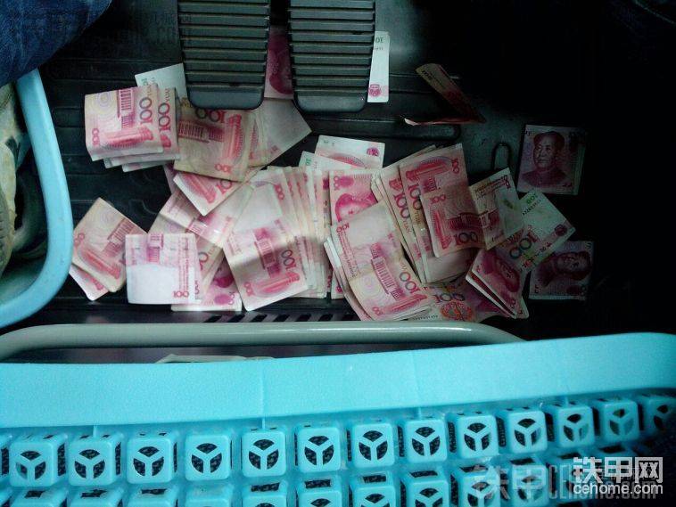 不要问我为什么&nbsp;&nbsp;&nbsp; 有钱&nbsp;&nbsp;&nbsp; 任性。。
