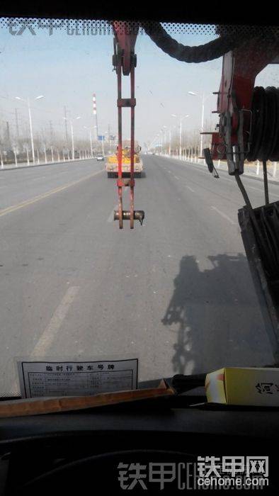 去下一个工地的路上
