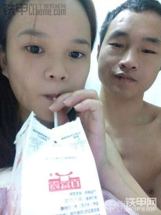 这是她和我合影

