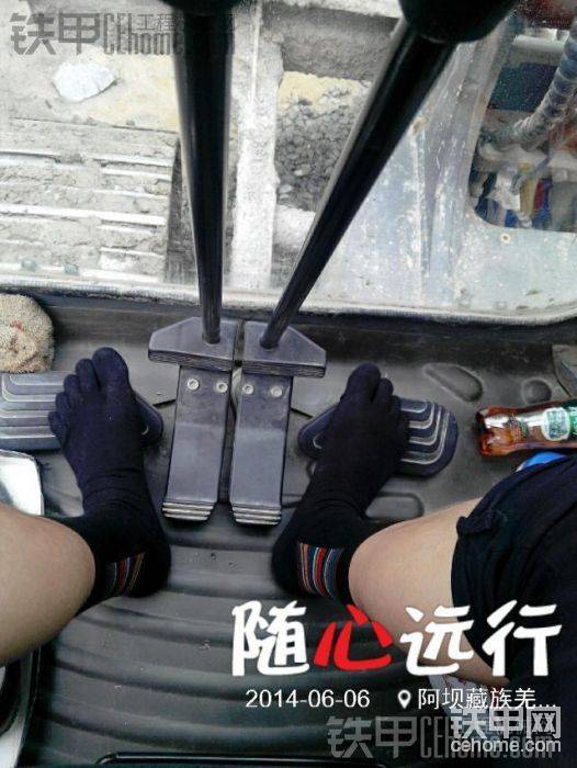 駕駛室 夏天的時(shí)候光腳開我覺得很爽，但是冬天了太冷，就不行