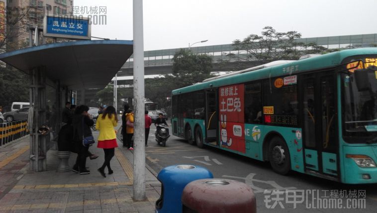 深圳鳳凰二手挖機交易市場的挖機