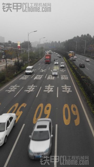 深圳鳳凰二手挖機交易市場的挖機